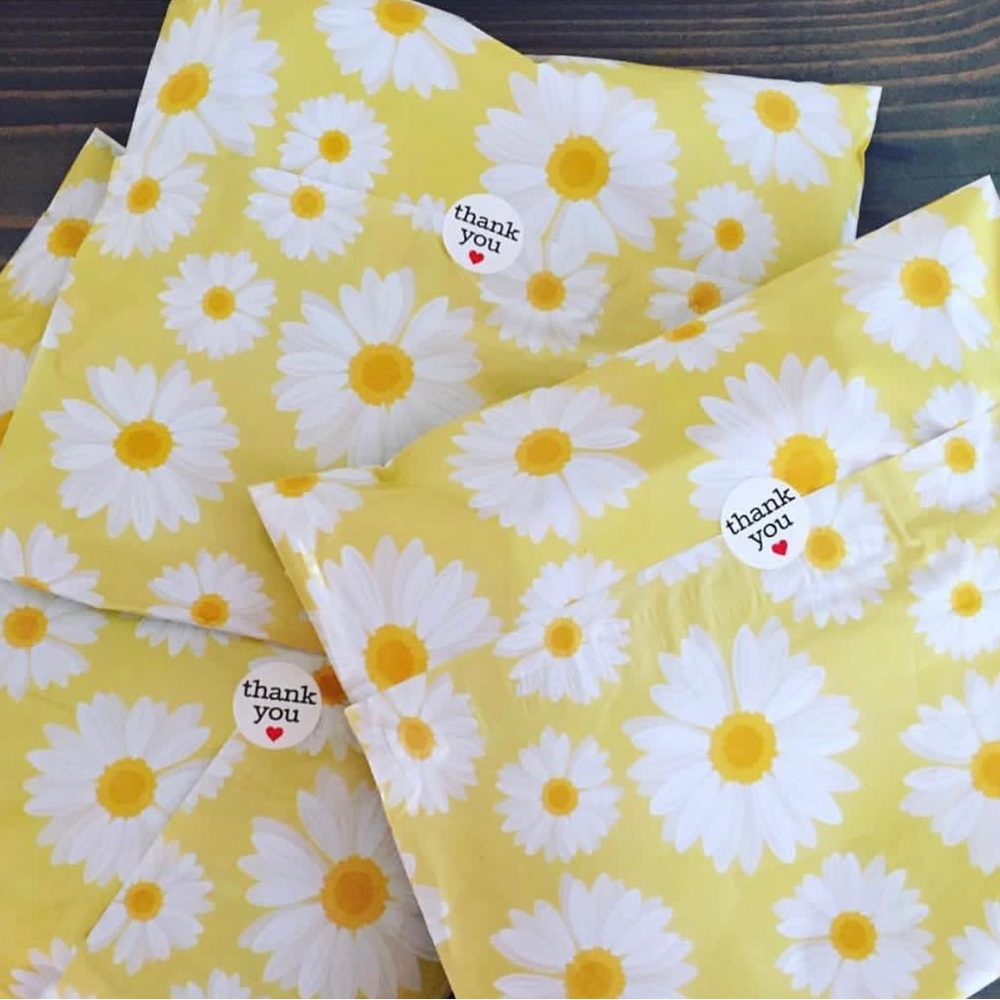 Daisy Poly Mailers 10x13 Pack of 25 - Picture 4 of 4